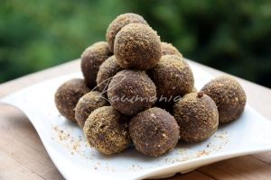 Raw čoko-skořicov&eacute; kuličky