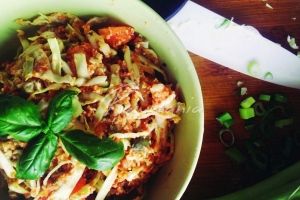 Sal&aacute;t s rajčatovou om&aacute;čkou
